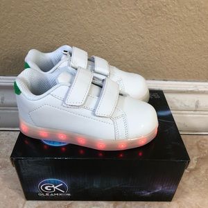 Gleamkicks kids shoes size 9 new white